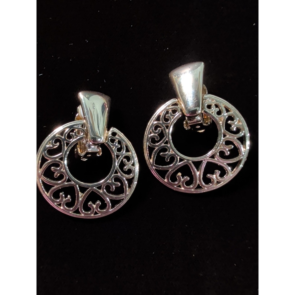 Bright Gold Tone Lace Filigree Heart & Circle Doorknocker Post Clip-on Earrings